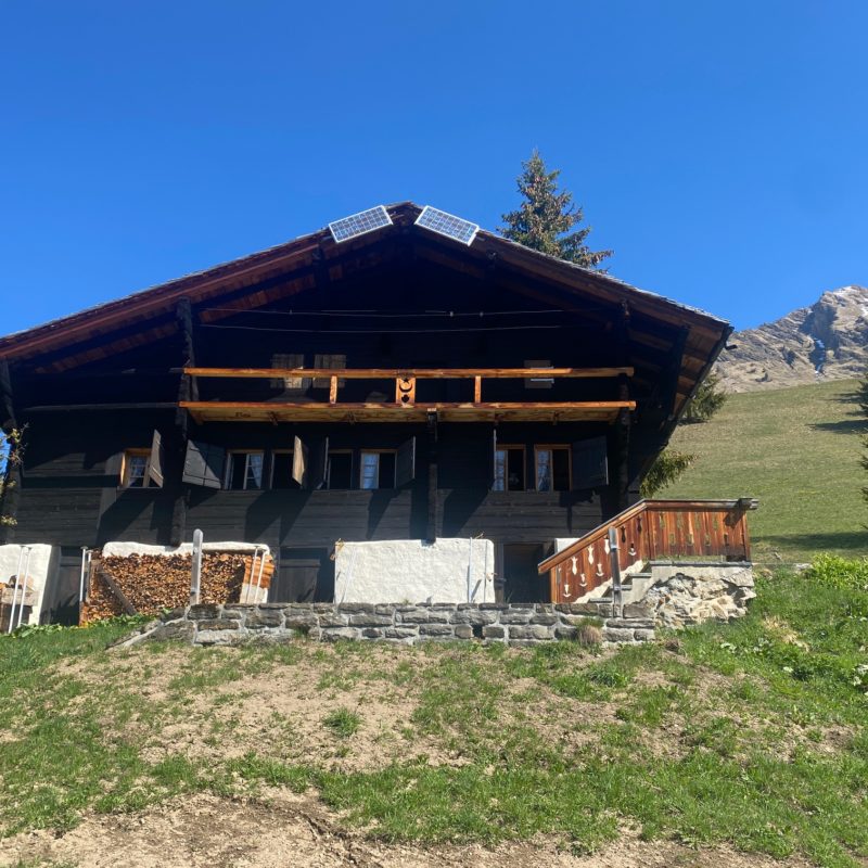“PROPRIETE LES TEYS”POUR AMOUREUX DE LA NATURE TRES TRANQUILLE ET CALME MAGNIFIQUE VUE SUR TOUT LE MASSIF DES DIABLERETS 