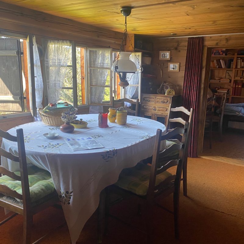 “PROPRIETE LES TEYS”POUR AMOUREUX DE LA NATURE TRES TRANQUILLE ET CALME MAGNIFIQUE VUE SUR TOUT LE MASSIF DES DIABLERETS 