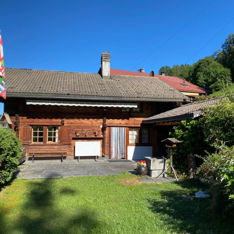 LES CHANTERRELLESBeautiful old cottage de 1833 A stone's throw from the village Magnificent  view of the Diablerets massif