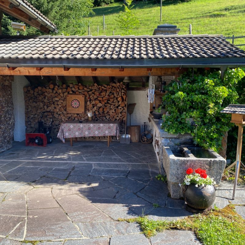 LES CHANTERRELLESBeautiful old cottage de 1833 A stone's throw from the village Magnificent  view of the Diablerets massif