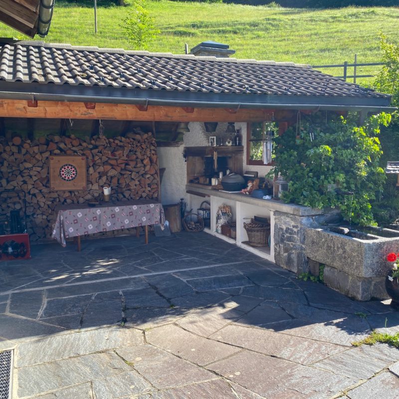 LES CHANTERRELLESBeautiful old cottage de 1833 A stone's throw from the village Magnificent  view of the Diablerets massif