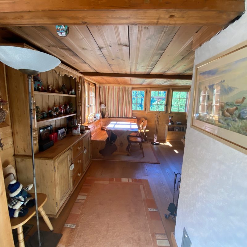 LES CHANTERRELLESBeautiful old cottage de 1833 A stone's throw from the village Magnificent  view of the Diablerets massif