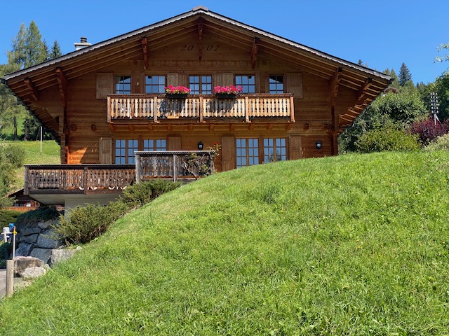“LE MARTINET”EXCEPTIONAL LOG CABIN CHALET WITH A GARAGE STUNNING VIEW OF THE DIABLERETS MASSIF  QUIET, JUST 7 MINUTES FROM THE VILLAGE