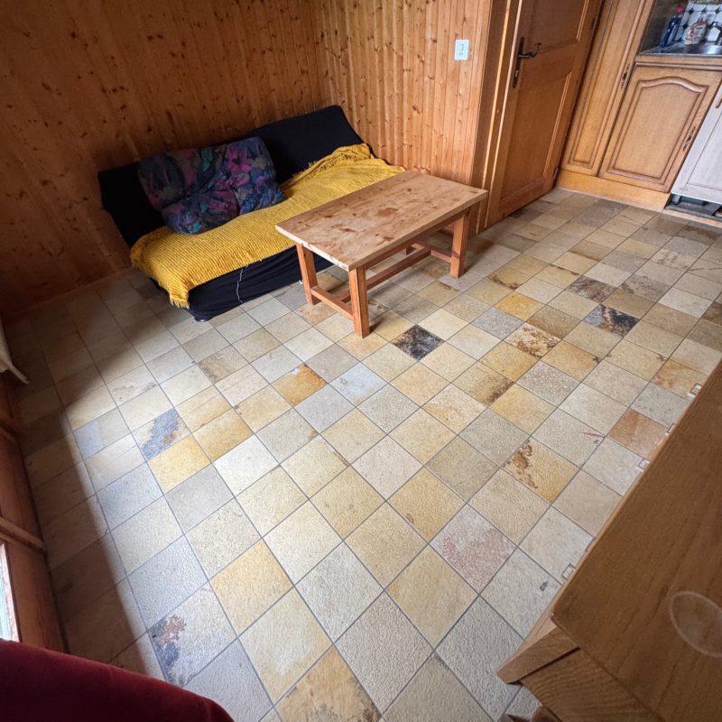 PPE LE ROCHER EJOLI PETIT APPARTEMENT TRES TRANQUILLE ET PRES DU VILLAGE  AVEC UNE PLACE DE PARC 