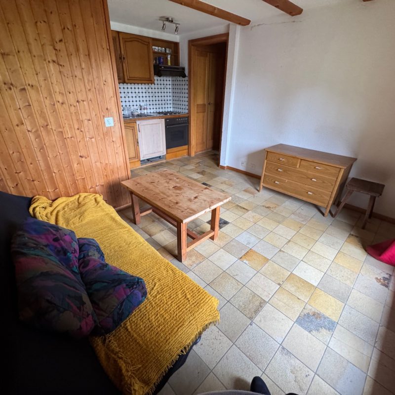 PPE LE ROCHER EJOLI PETIT APPARTEMENT TRES TRANQUILLE ET PRES DU VILLAGE  AVEC UNE PLACE DE PARC 